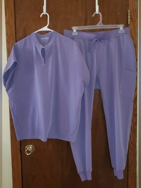 Mandala Lavender Scrub Set Top Sz Large Jogger Pants Sz Xl